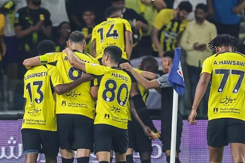 احتفال لاعبو فريق الاتحاد السعودي